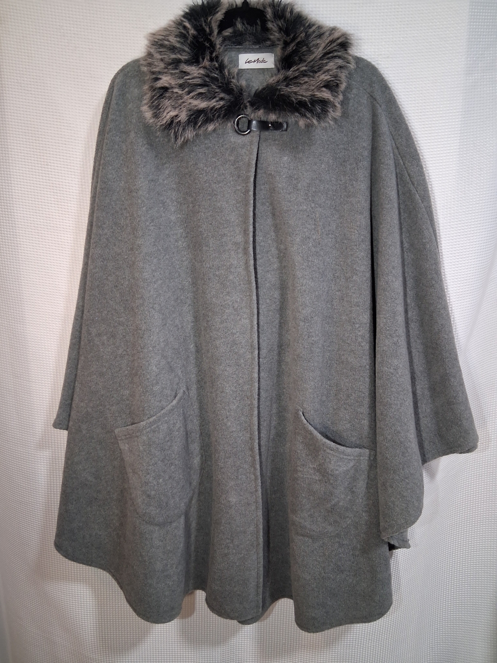 Le Moda Gray Cape with Faux Fur Collar